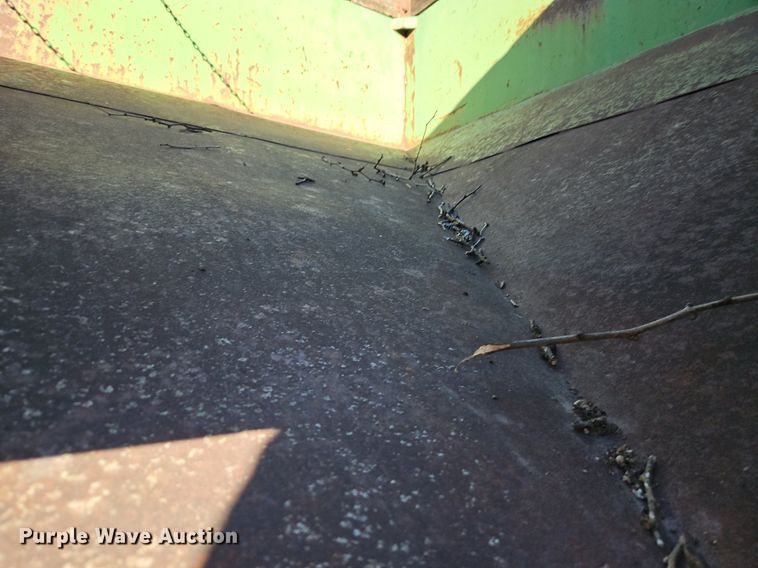 image for item DN7226 Huskee 225 gravity wagon