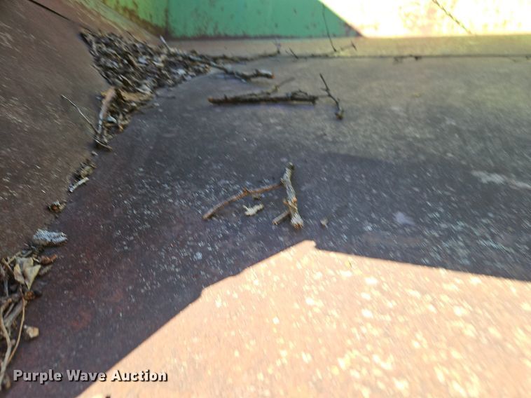 image for item DN7226 Huskee 225 gravity wagon