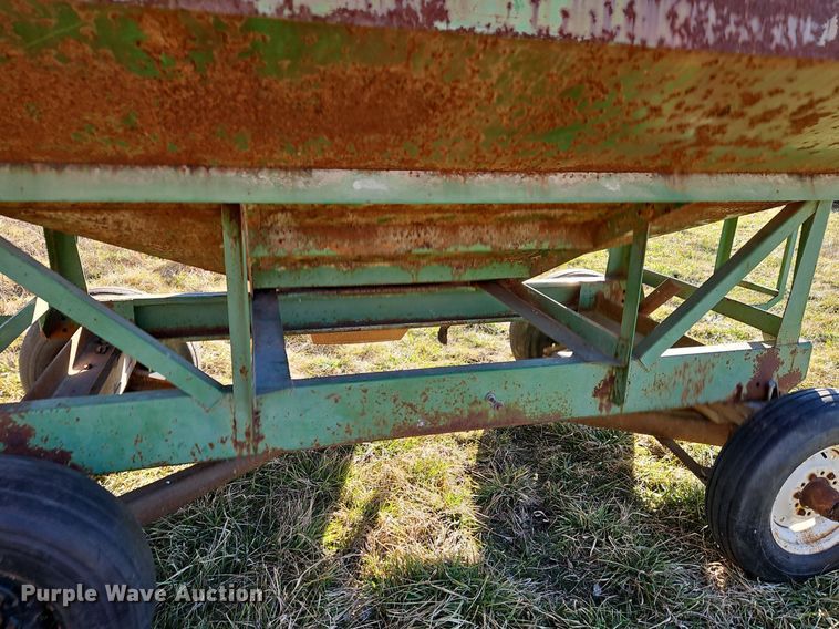 image for item DN7226 Huskee 225 gravity wagon