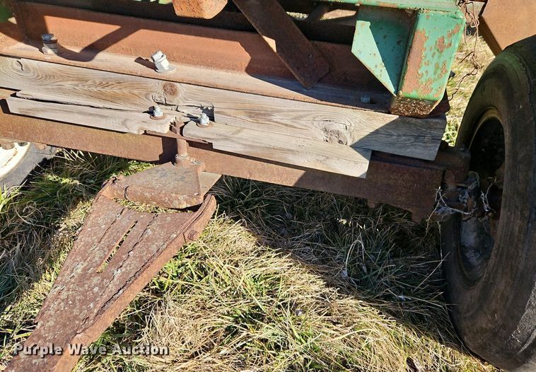 image for item DN7226 Huskee 225 gravity wagon