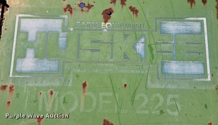 image for item DN7226 Huskee 225 gravity wagon