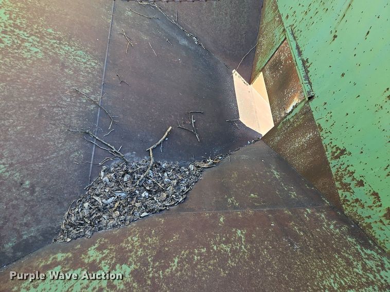 image for item DN7226 Huskee 225 gravity wagon