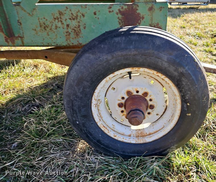 image for item DN7226 Huskee 225 gravity wagon