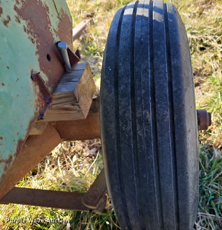 image for item DN7226 Huskee 225 gravity wagon