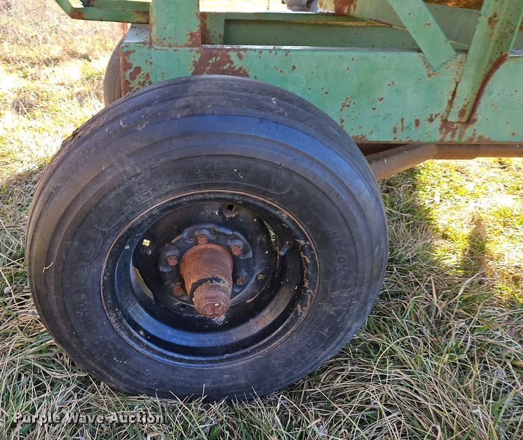 image for item DN7226 Huskee 225 gravity wagon