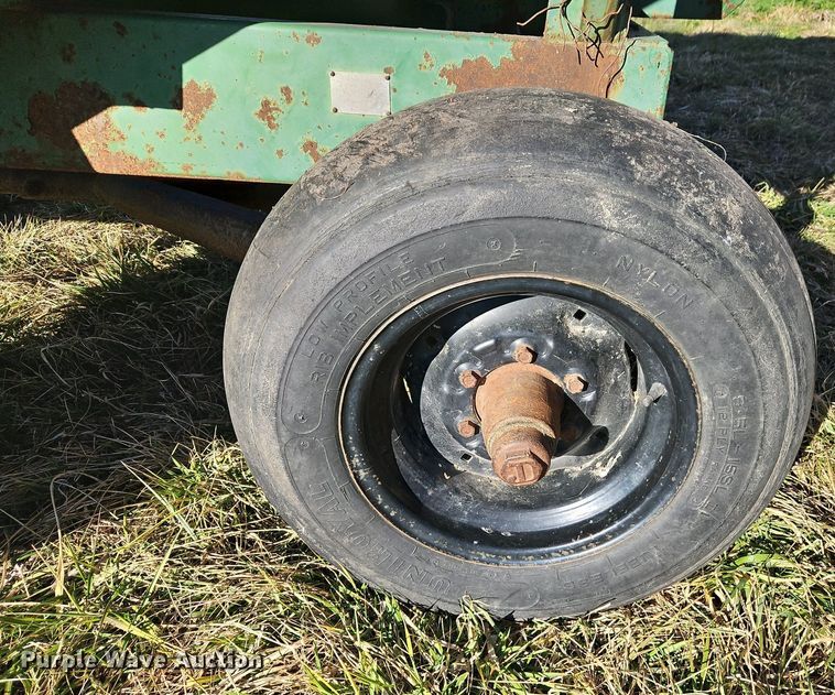 image for item DN7226 Huskee 225 gravity wagon