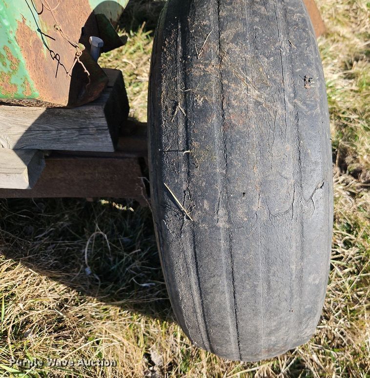 image for item DN7226 Huskee 225 gravity wagon