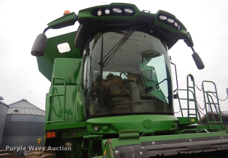 image for item DP2665 2017 John Deere S680S RWA combine