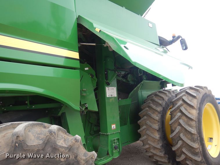 image for item DP2665 2017 John Deere S680S RWA combine