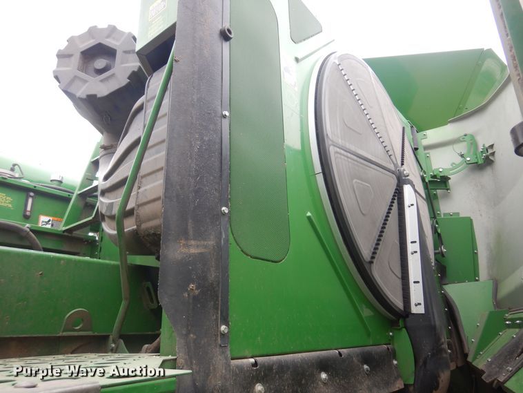 image for item DP2665 2017 John Deere S680S RWA combine