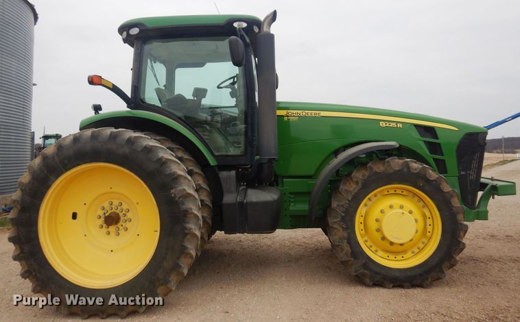 image for item DP2666 2010 John Deere 8225R MFWD tractor