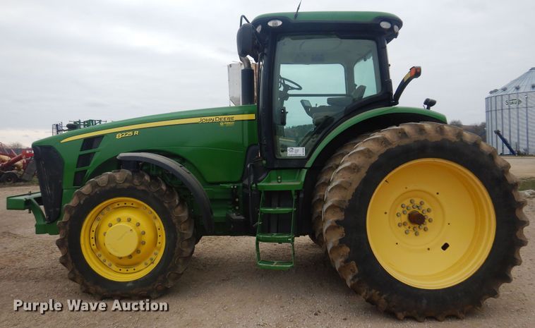 image for item DP2666 2010 John Deere 8225R MFWD tractor
