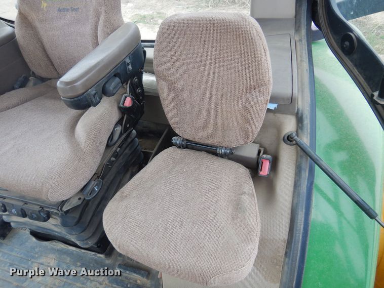 image for item DP2666 2010 John Deere 8225R MFWD tractor