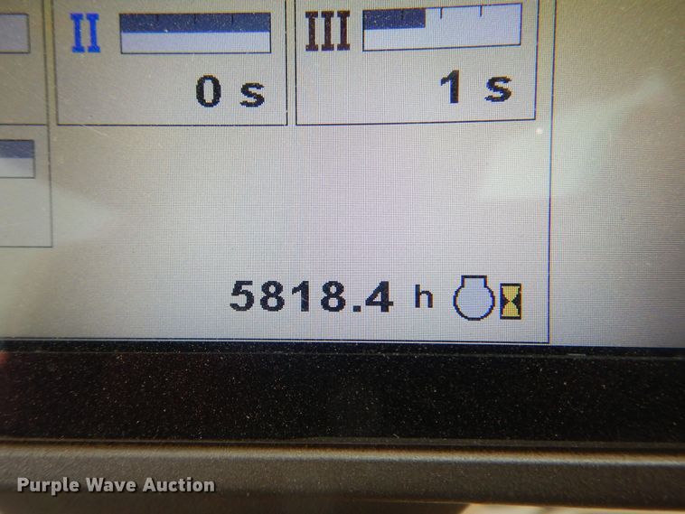 image for item DP2666 2010 John Deere 8225R MFWD tractor