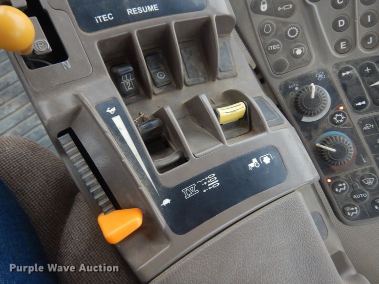 image for item DP2666 2010 John Deere 8225R MFWD tractor