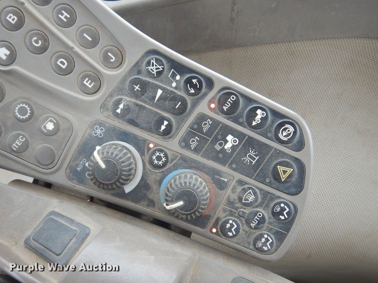 image for item DP2666 2010 John Deere 8225R MFWD tractor