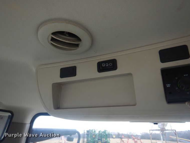 image for item DP2666 2010 John Deere 8225R MFWD tractor