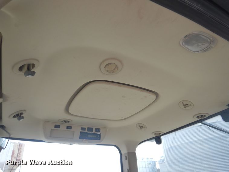 image for item DP2666 2010 John Deere 8225R MFWD tractor