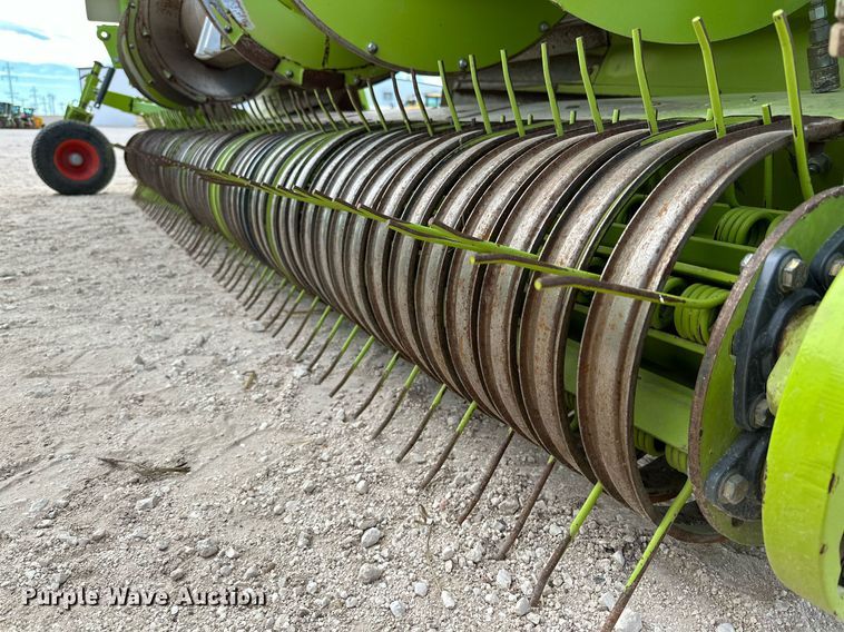 image for item DQ1551 2015 Claas 380 I35 pickup head