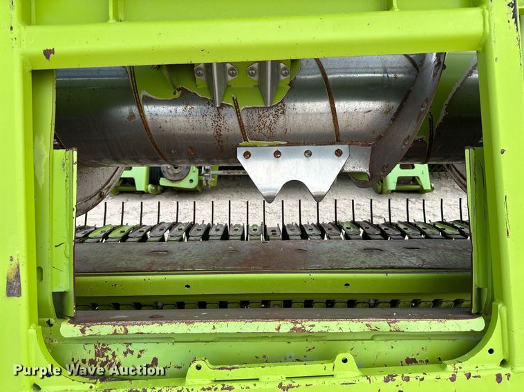 image for item DQ1551 2015 Claas 380 I35 pickup head