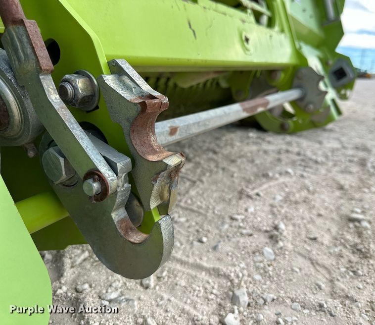 image for item DQ1551 2015 Claas 380 I35 pickup head