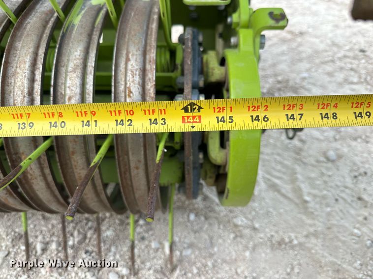 image for item DQ1551 2015 Claas 380 I35 pickup head