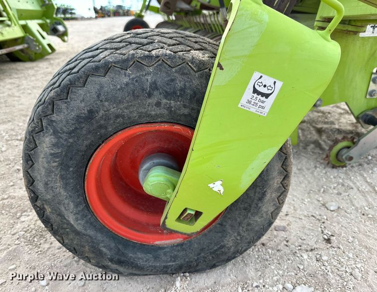 image for item DQ1551 2015 Claas 380 I35 pickup head