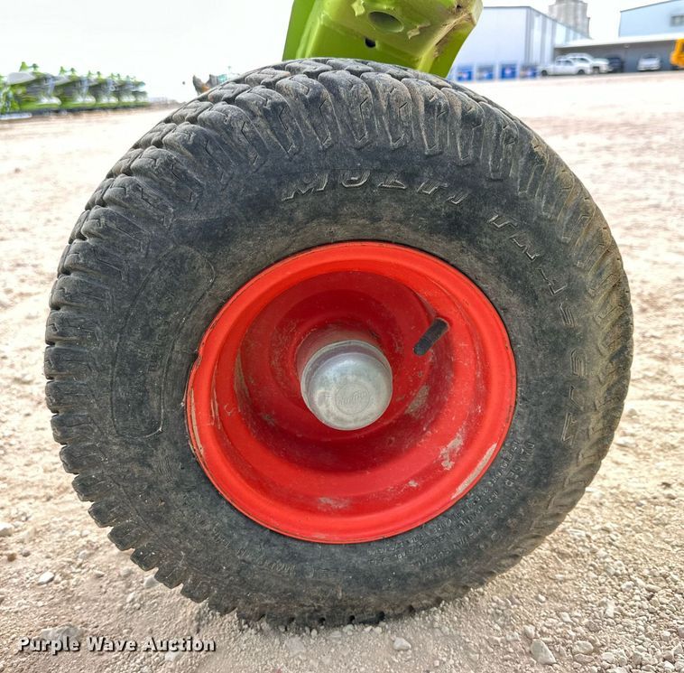 image for item DQ1551 2015 Claas 380 I35 pickup head