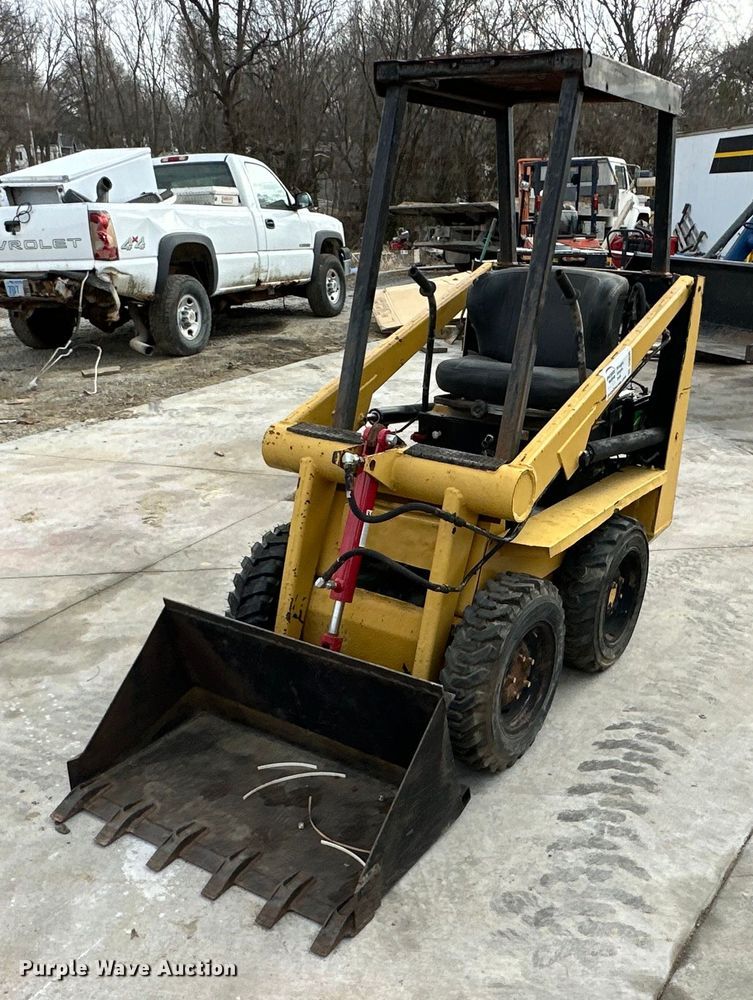 image for item DQ6365 Owatonna 310 skid steer loader