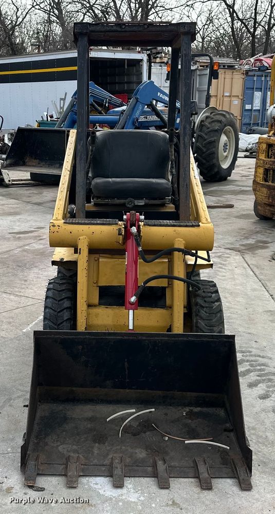 image for item DQ6365 Owatonna 310 skid steer loader