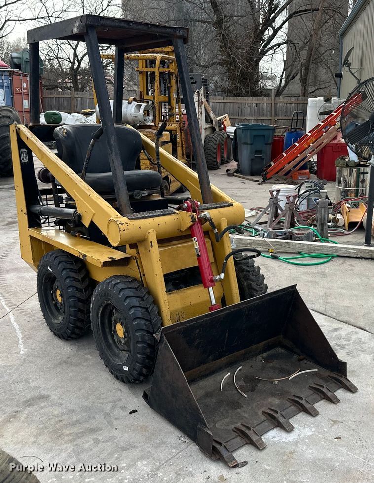 image for item DQ6365 Owatonna 310 skid steer loader