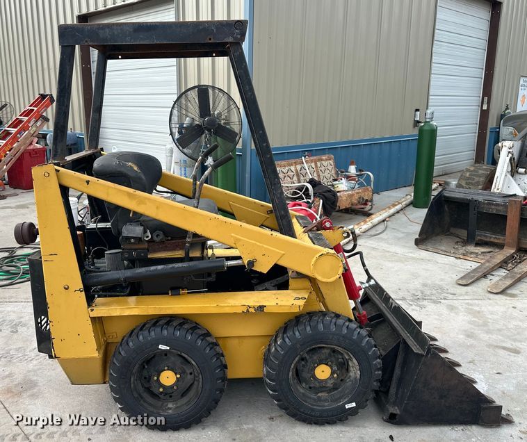 image for item DQ6365 Owatonna 310 skid steer loader