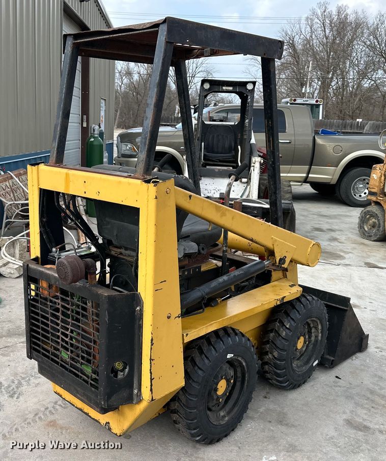 image for item DQ6365 Owatonna 310 skid steer loader