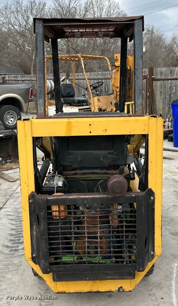 image for item DQ6365 Owatonna 310 skid steer loader