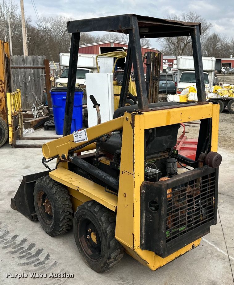 image for item DQ6365 Owatonna 310 skid steer loader