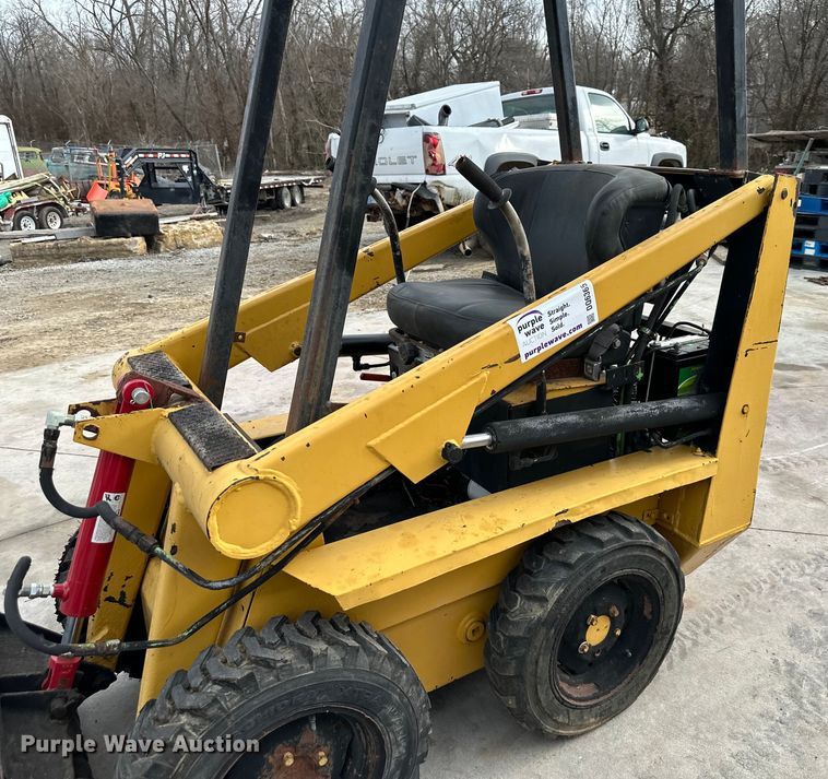 image for item DQ6365 Owatonna 310 skid steer loader