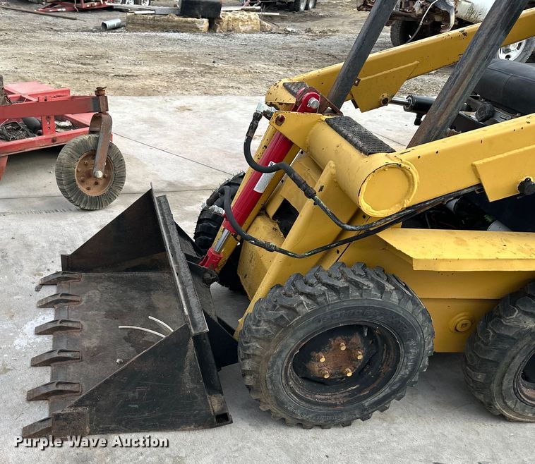 image for item DQ6365 Owatonna 310 skid steer loader