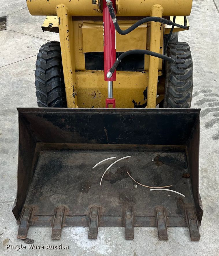 image for item DQ6365 Owatonna 310 skid steer loader