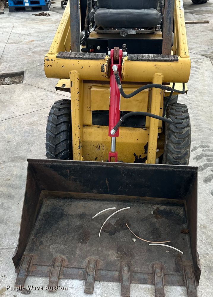 image for item DQ6365 Owatonna 310 skid steer loader