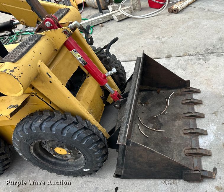 image for item DQ6365 Owatonna 310 skid steer loader