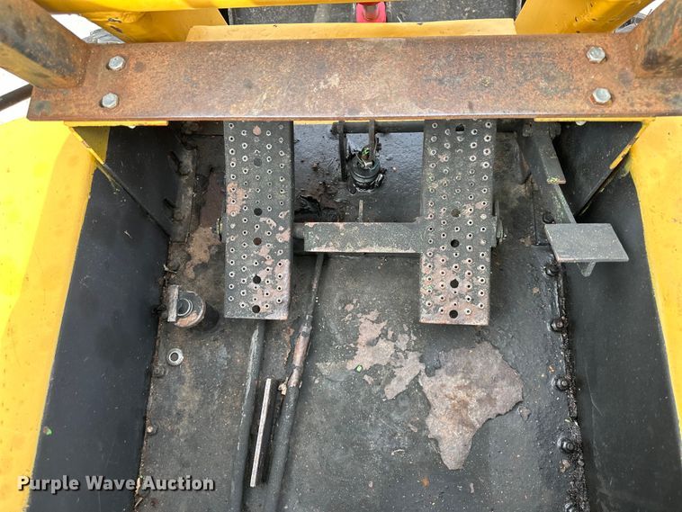 image for item DQ6365 Owatonna 310 skid steer loader