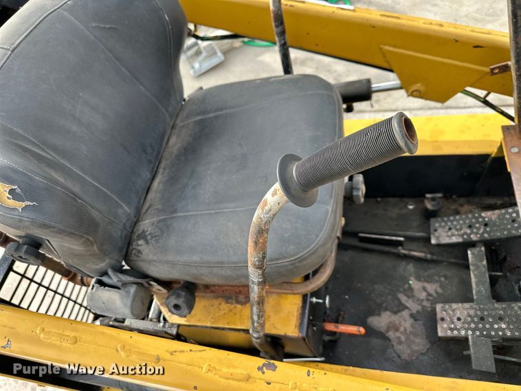 image for item DQ6365 Owatonna 310 skid steer loader