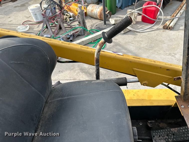 image for item DQ6365 Owatonna 310 skid steer loader