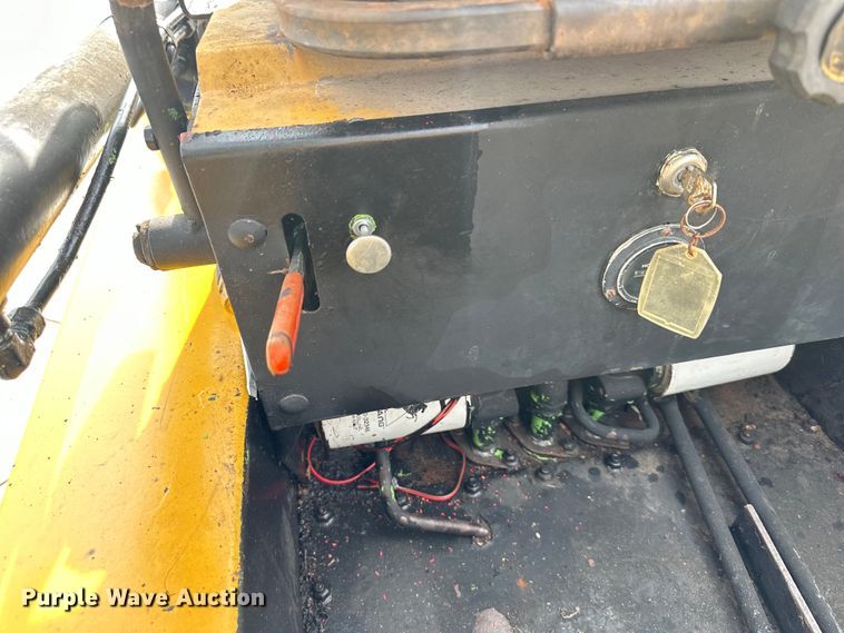 image for item DQ6365 Owatonna 310 skid steer loader