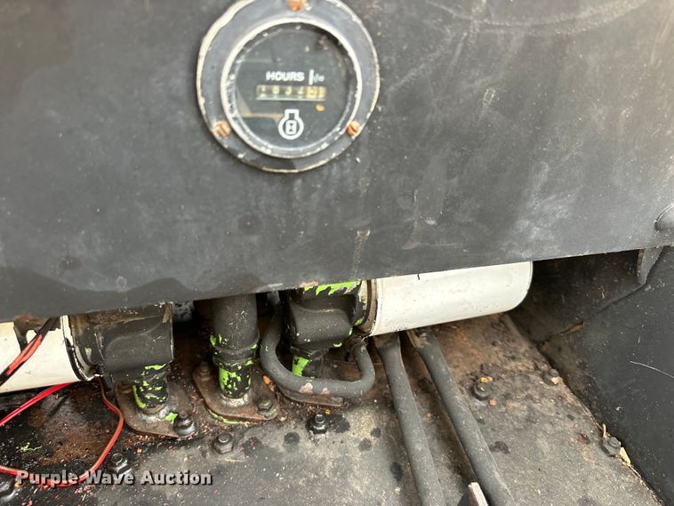 image for item DQ6365 Owatonna 310 skid steer loader