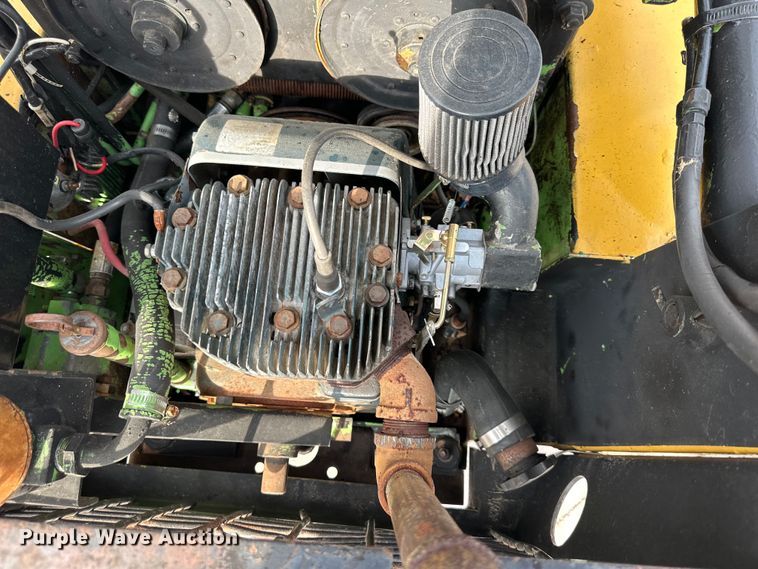 image for item DQ6365 Owatonna 310 skid steer loader