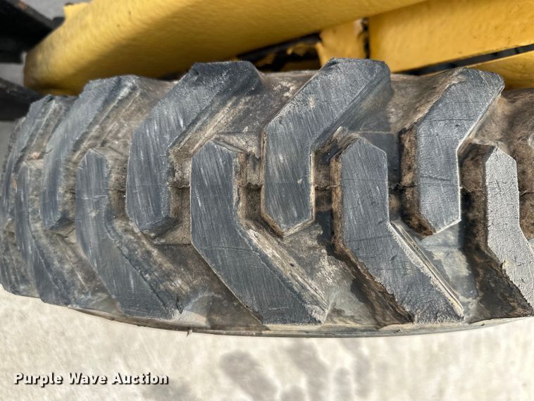 image for item DQ6365 Owatonna 310 skid steer loader