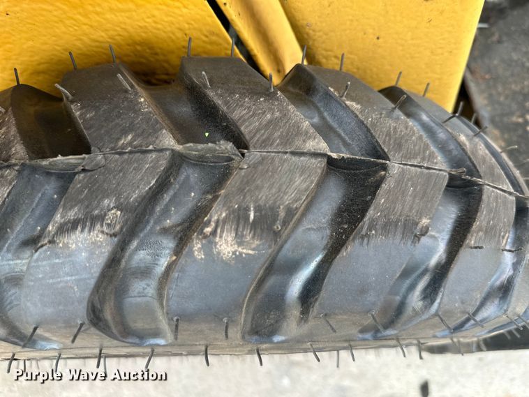 image for item DQ6365 Owatonna 310 skid steer loader