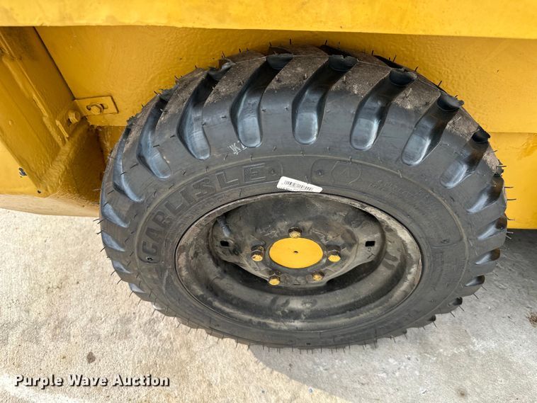 image for item DQ6365 Owatonna 310 skid steer loader