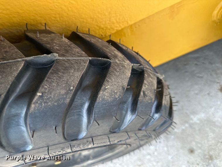 image for item DQ6365 Owatonna 310 skid steer loader